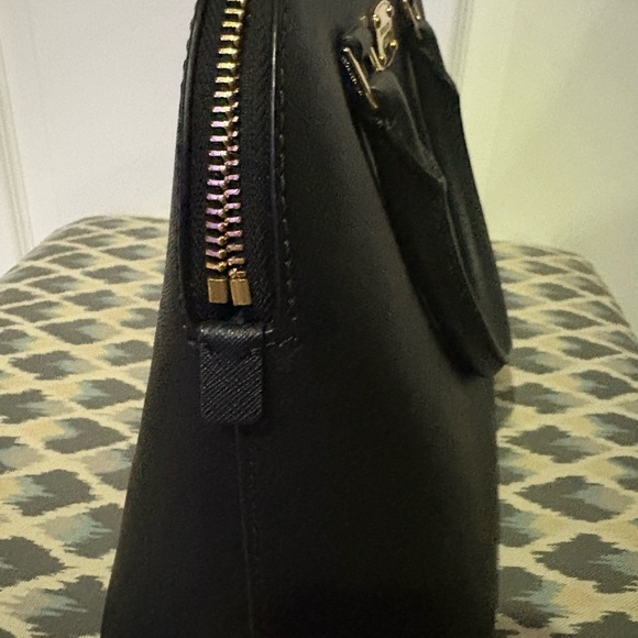 EUC Michael Kors Selma Medium
Satchel in Saffiano Leather Handbag Black - Picture 14 of 14